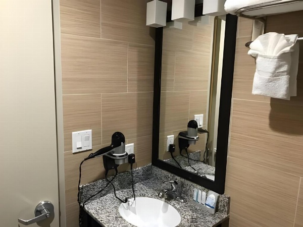 Days Inn by Wyndham Brooklyn Borough Park image 20