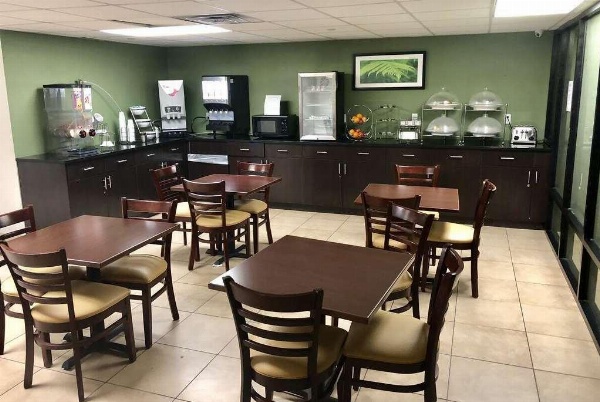 Days Inn by Wyndham Brooklyn Borough Park image 6