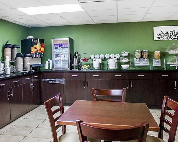 Days Inn by Wyndham Brooklyn Borough Park image 8